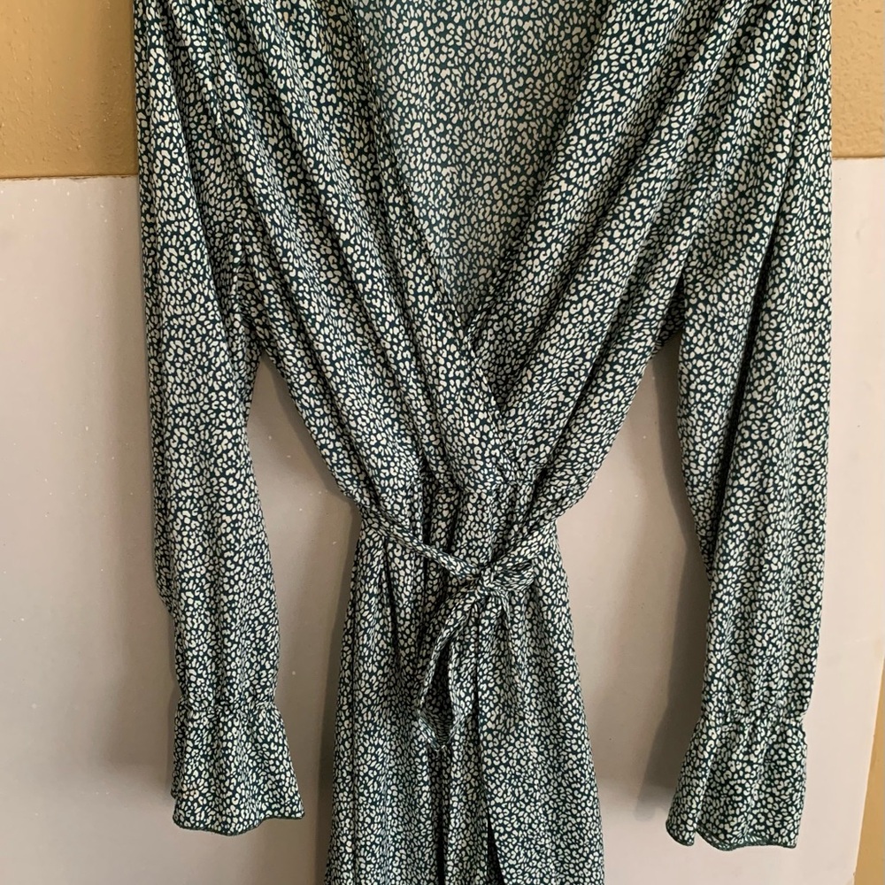 2 dress bundle! Light Green Print & burgundy print dress. - Picture 4 of 7